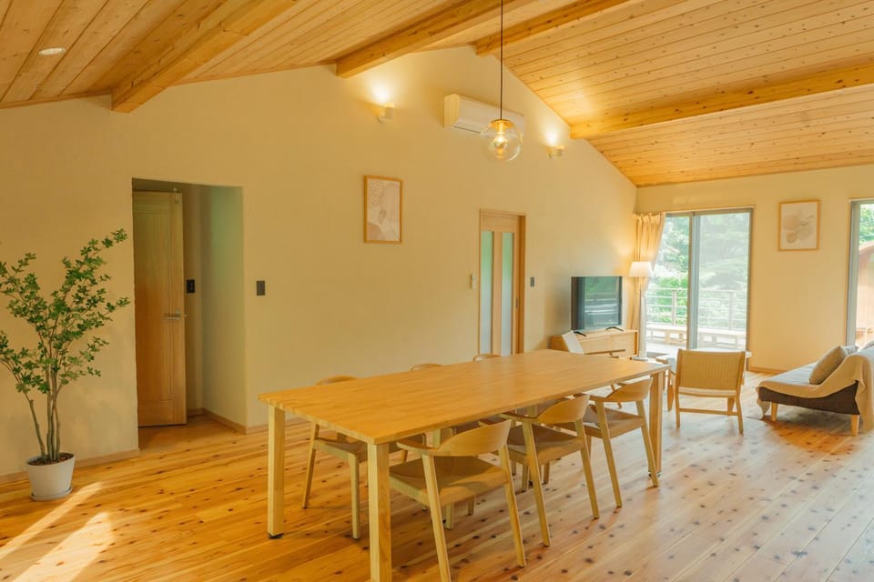 TV and multimedia, Living room, Dining area