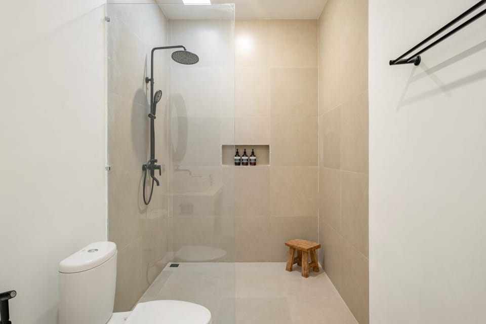 Shower, Toilet