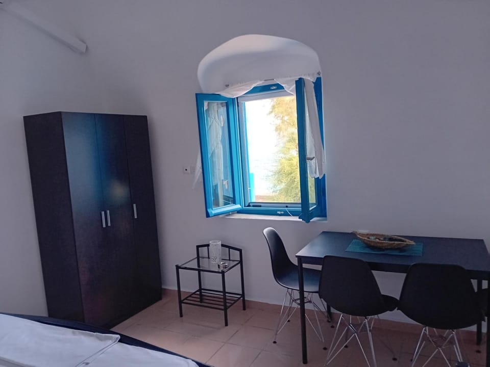 Living room, Photo of the whole room, Seating area, Dining area, hair dresser, wardrobe