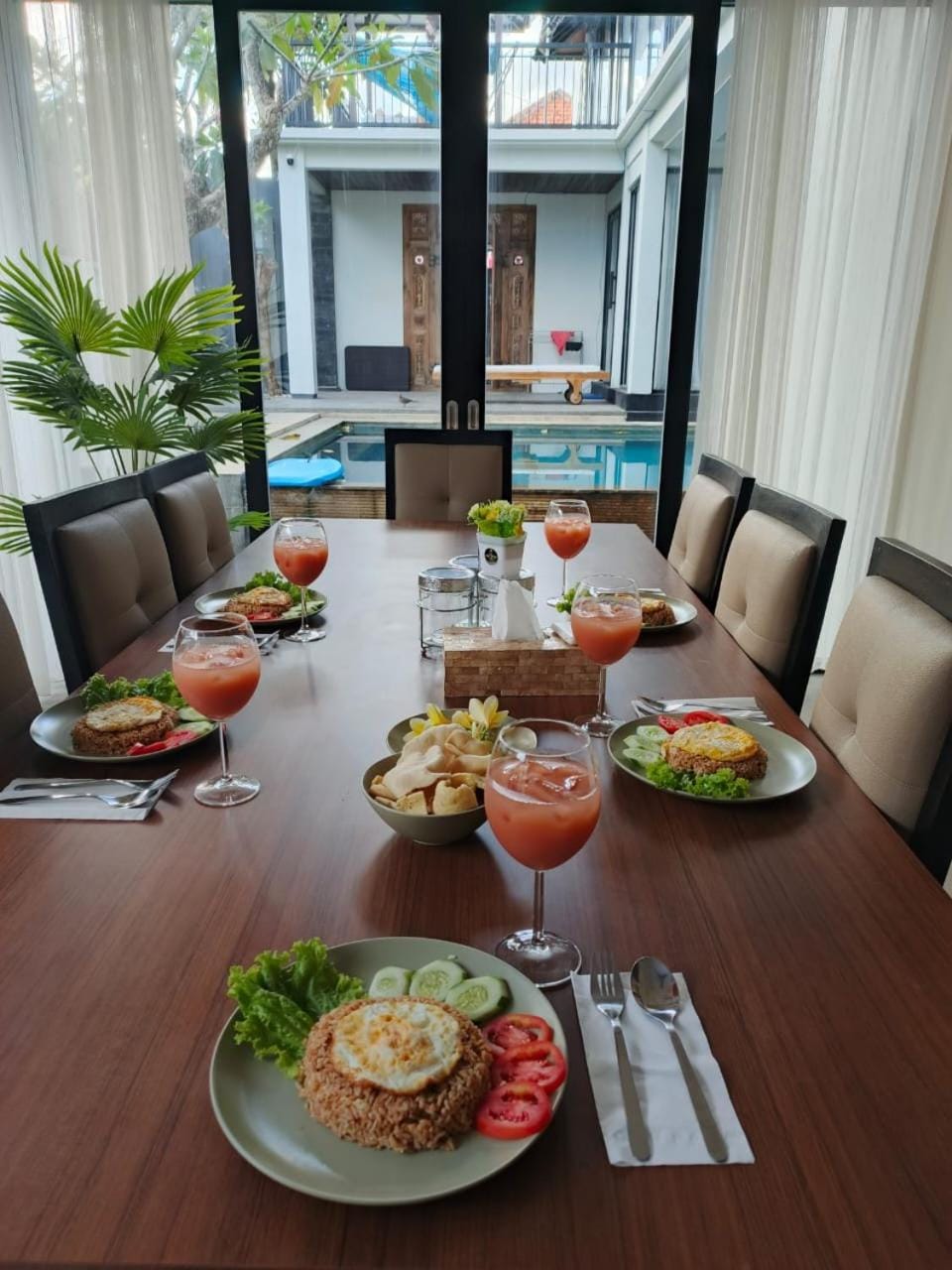 Food and drinks, Dining area, Food, Pool view, Breakfast