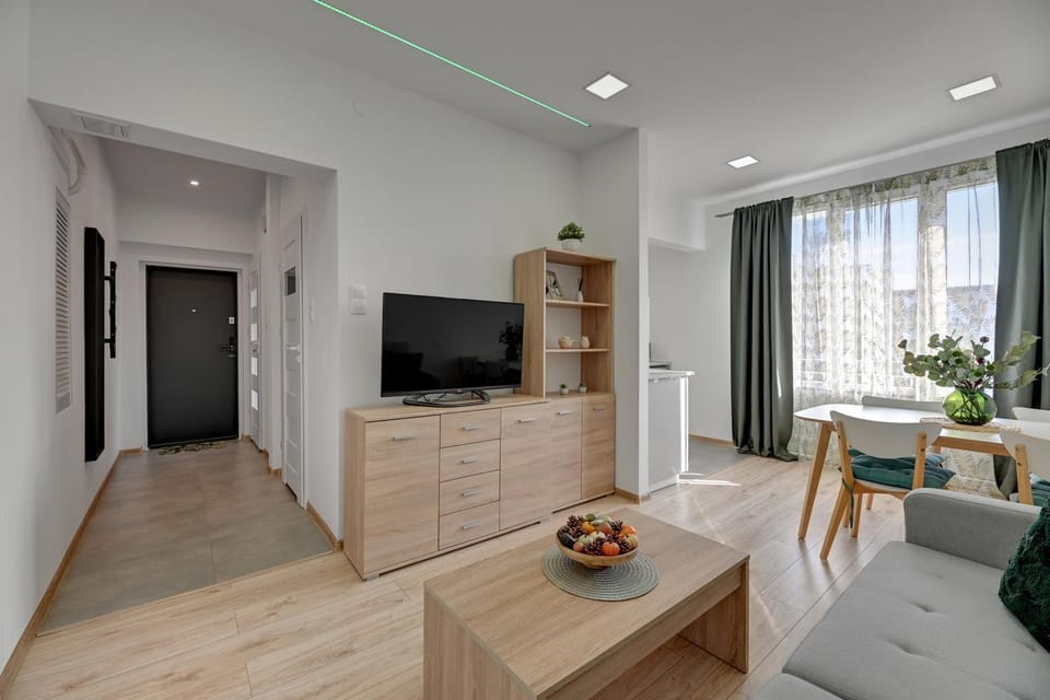 TV and multimedia, Living room, Seating area, Dining area, Evening entertainment