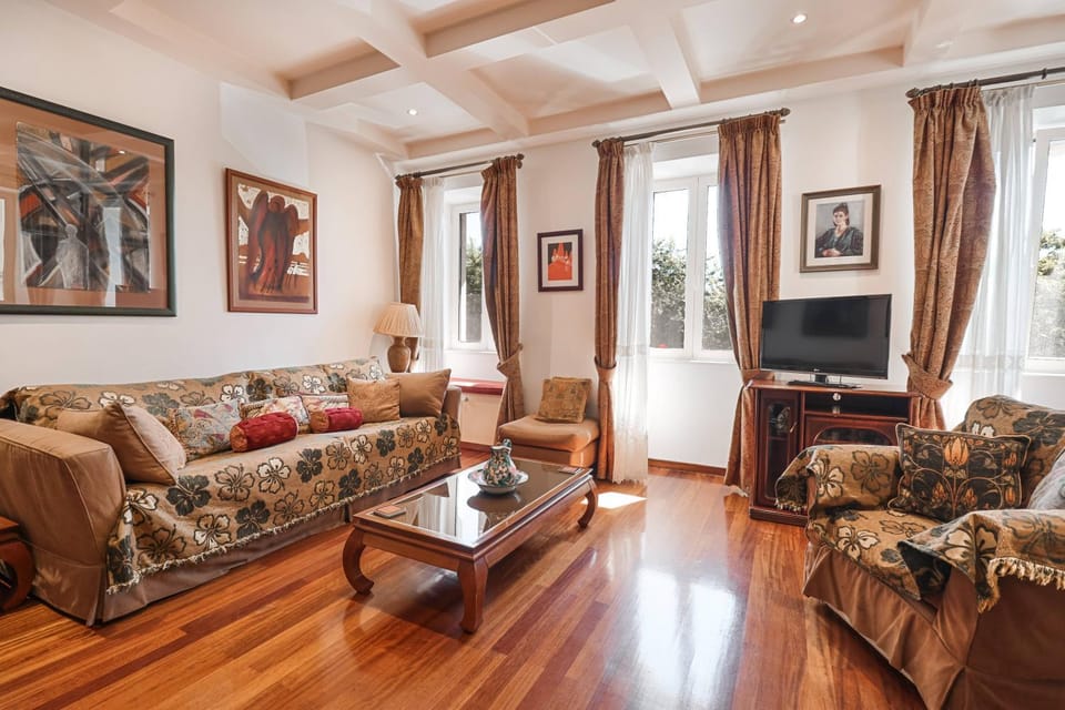 TV and multimedia, Living room, Seating area