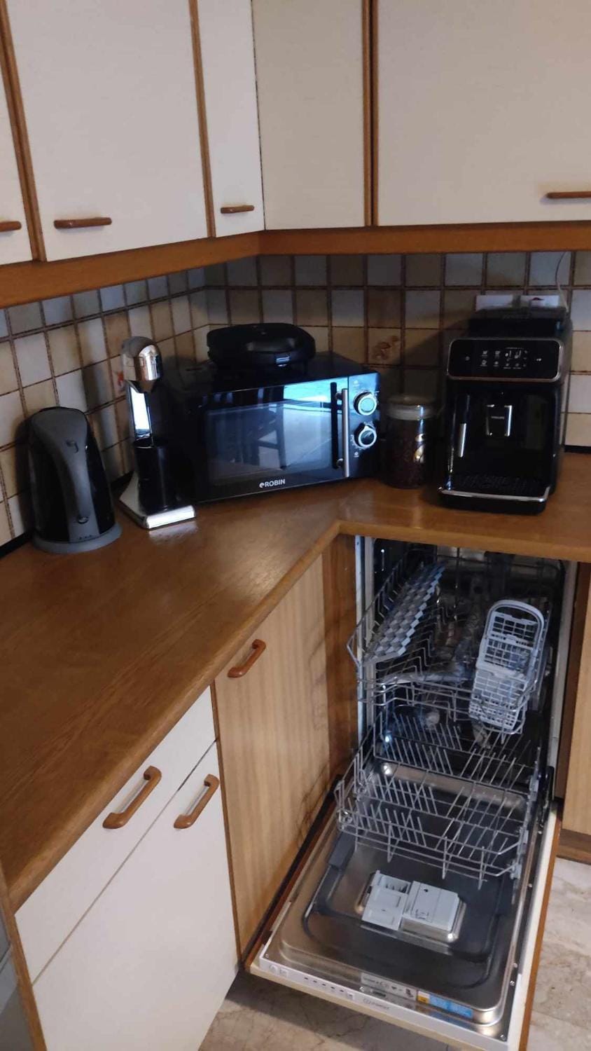 Kitchen or kitchenette, dishwasher