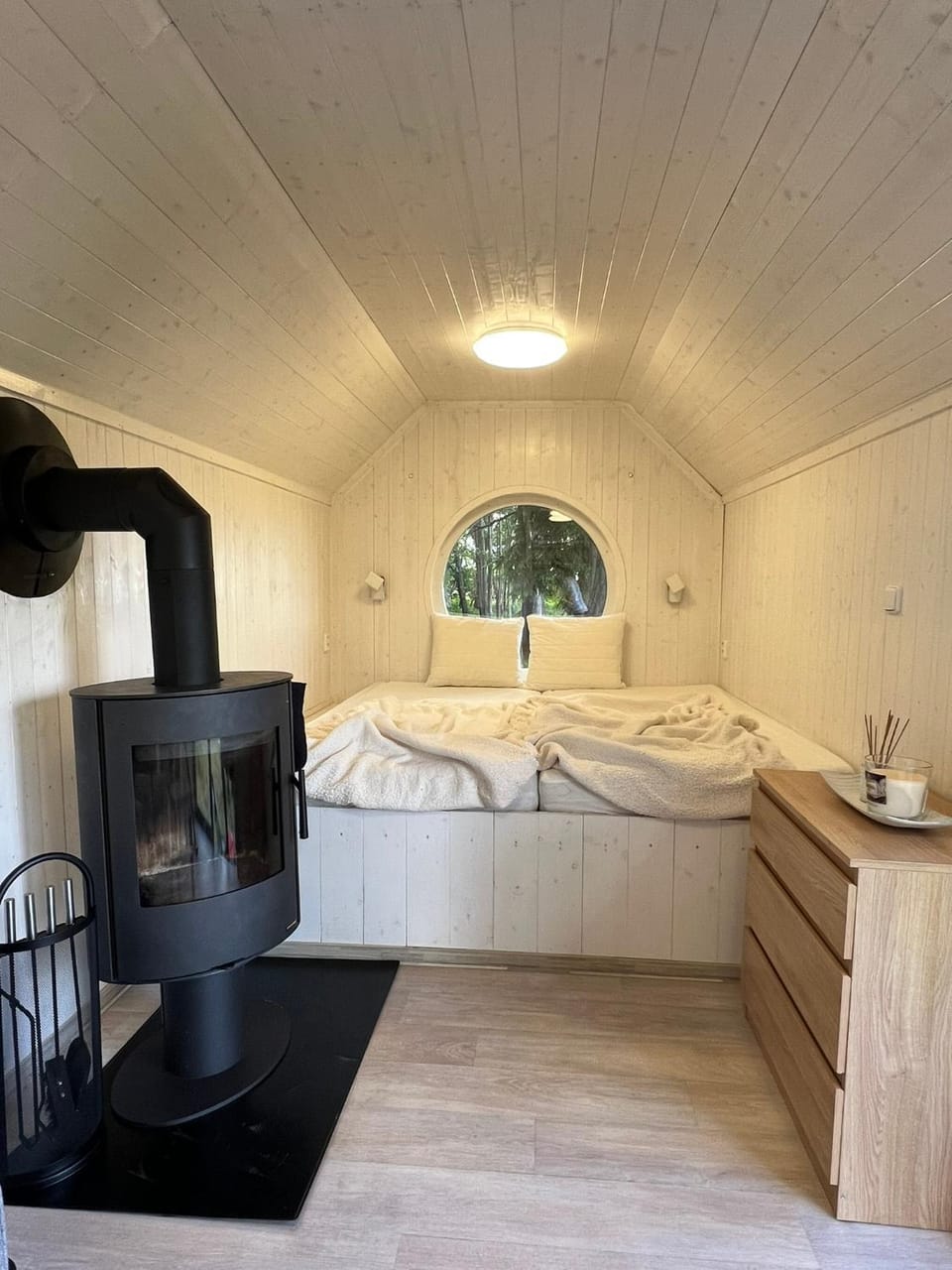 Bed, Bedroom, fireplace
