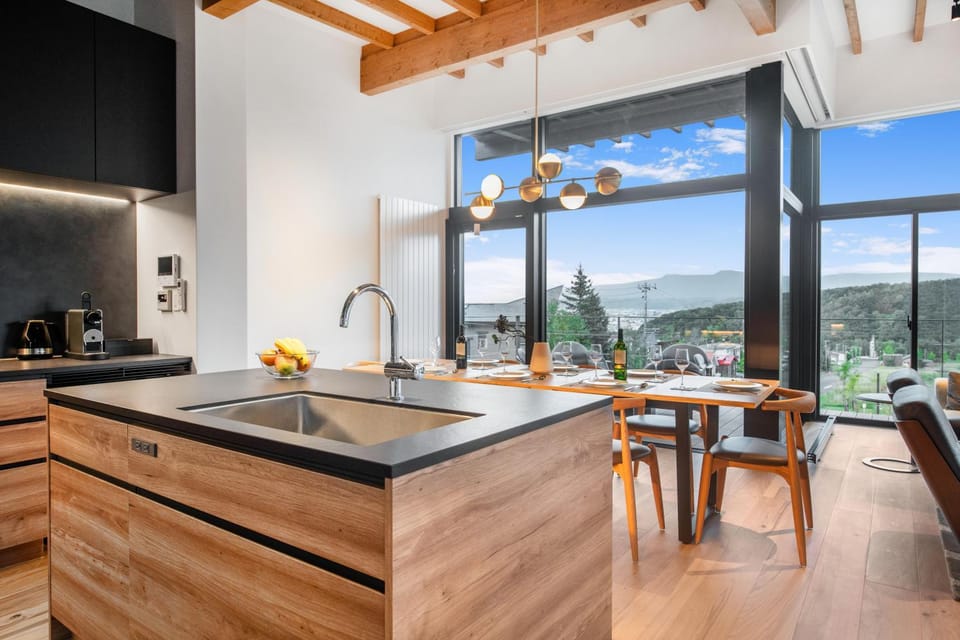 Dining area, kitchen