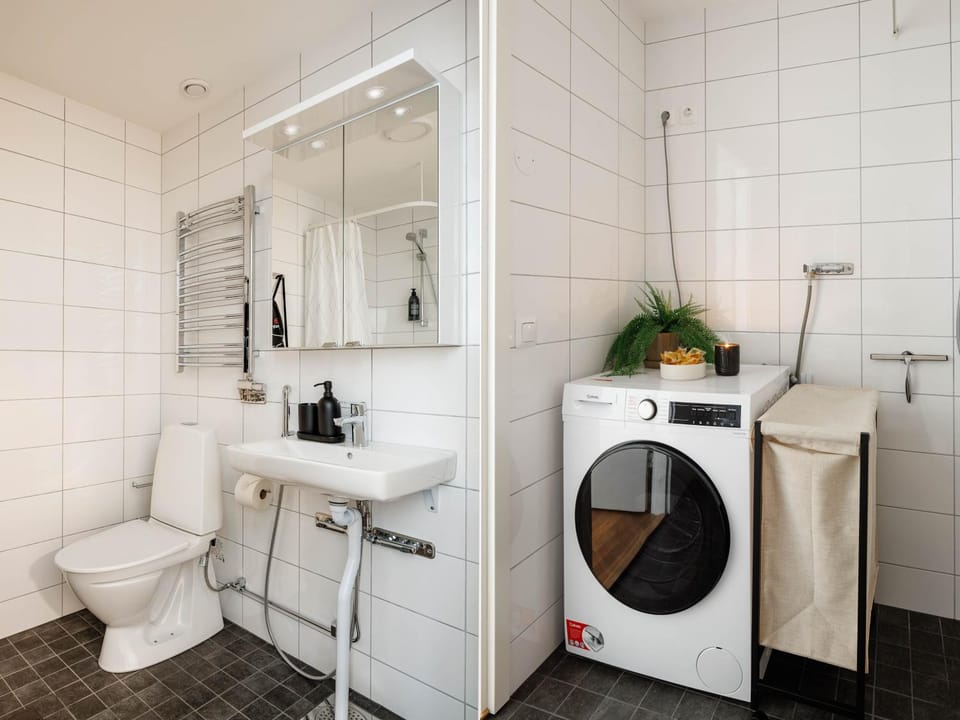 Bathroom, washing machine