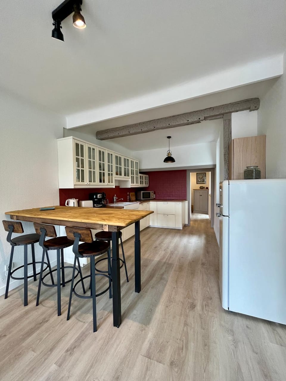 Kitchen or kitchenette, Living room, Dining area, oven
