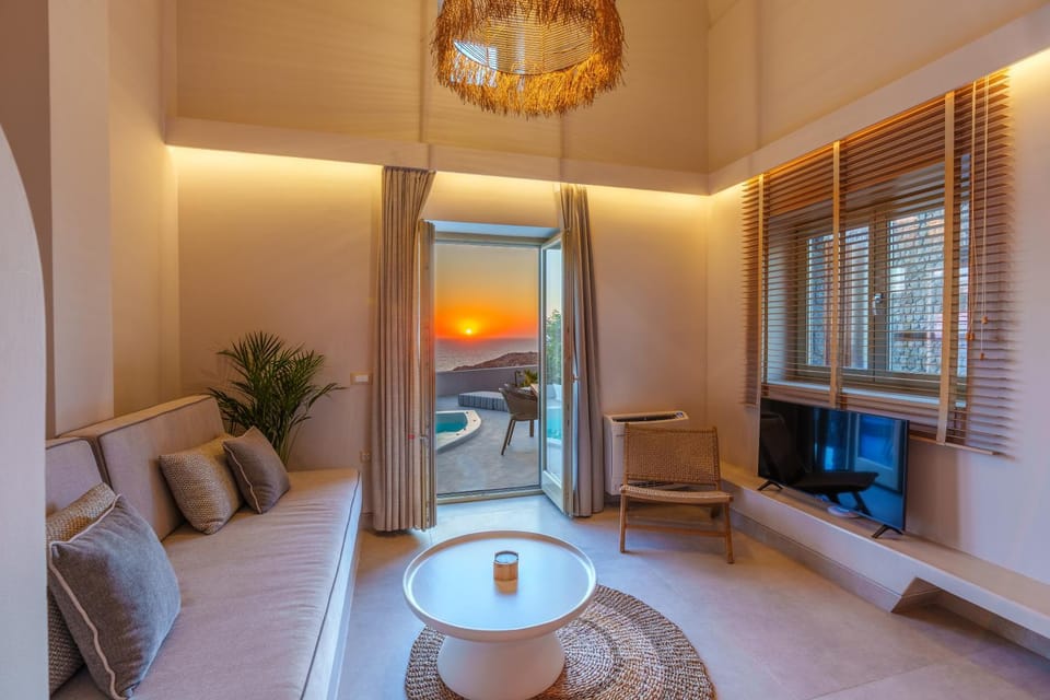 Living room, Seating area, Sunrise