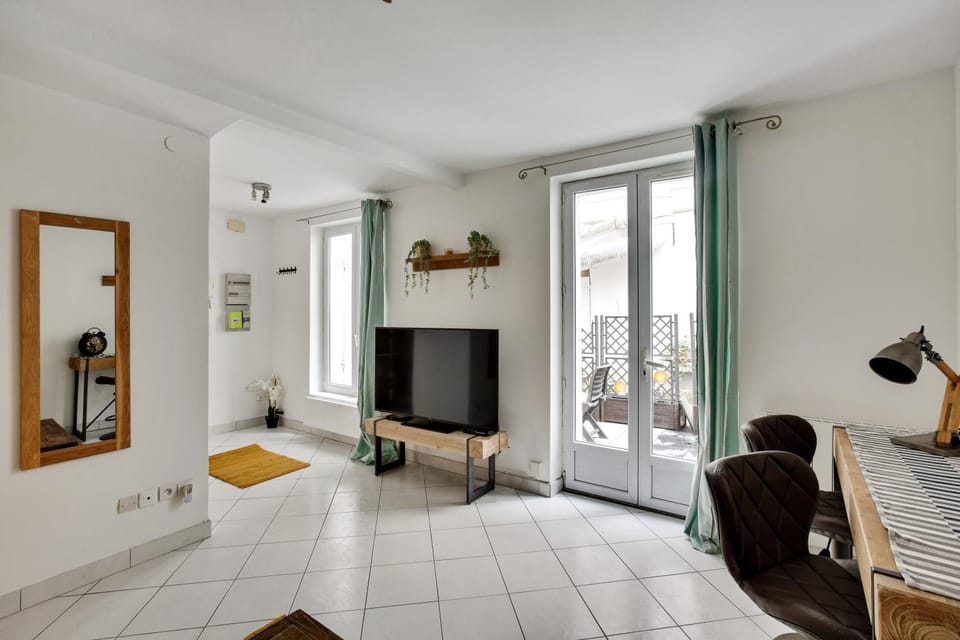 Communal lounge/ TV room, TV and multimedia, Living room, Seating area