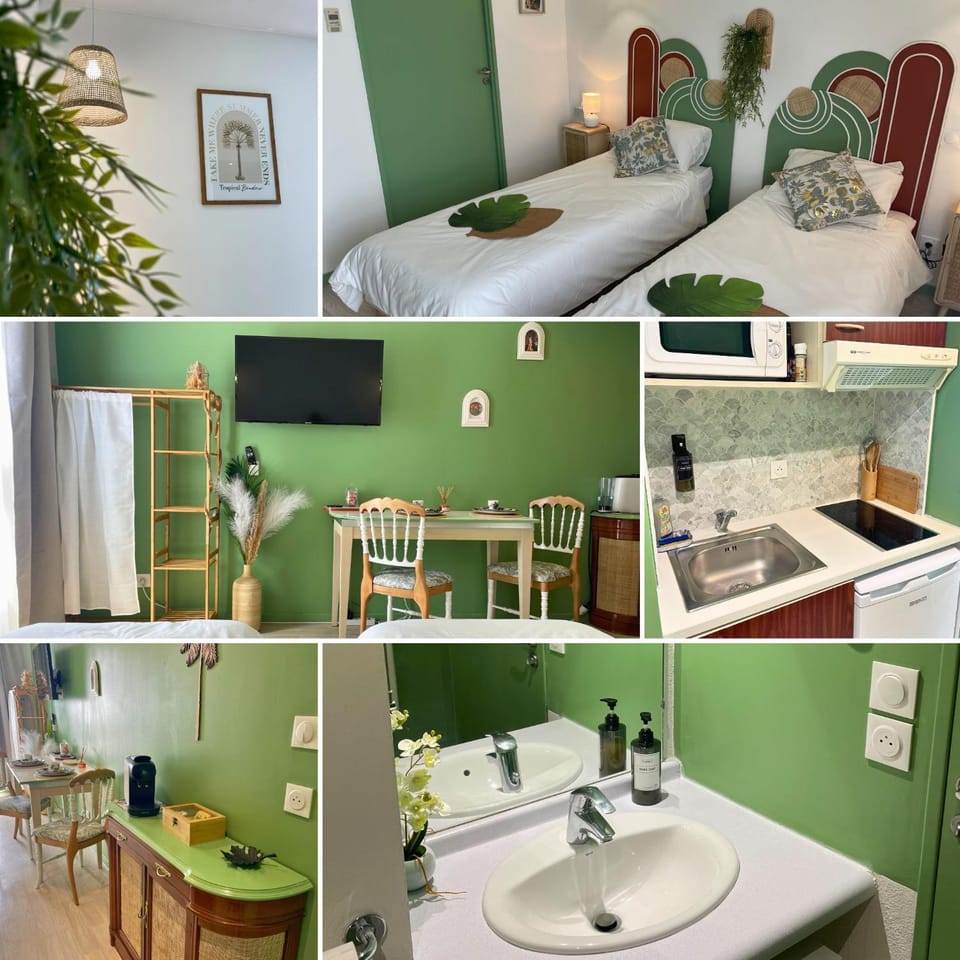 Bed, Kitchen or kitchenette, Living room, Photo of the whole room, Seating area, Dining area, Bedroom