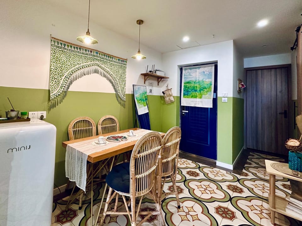 Seating area, Dining area