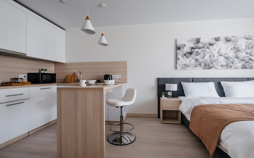 Bed, Coffee/tea facilities, Kitchen or kitchenette, Photo of the whole room, Dining area, Bedroom