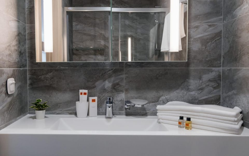 Bathroom, towels