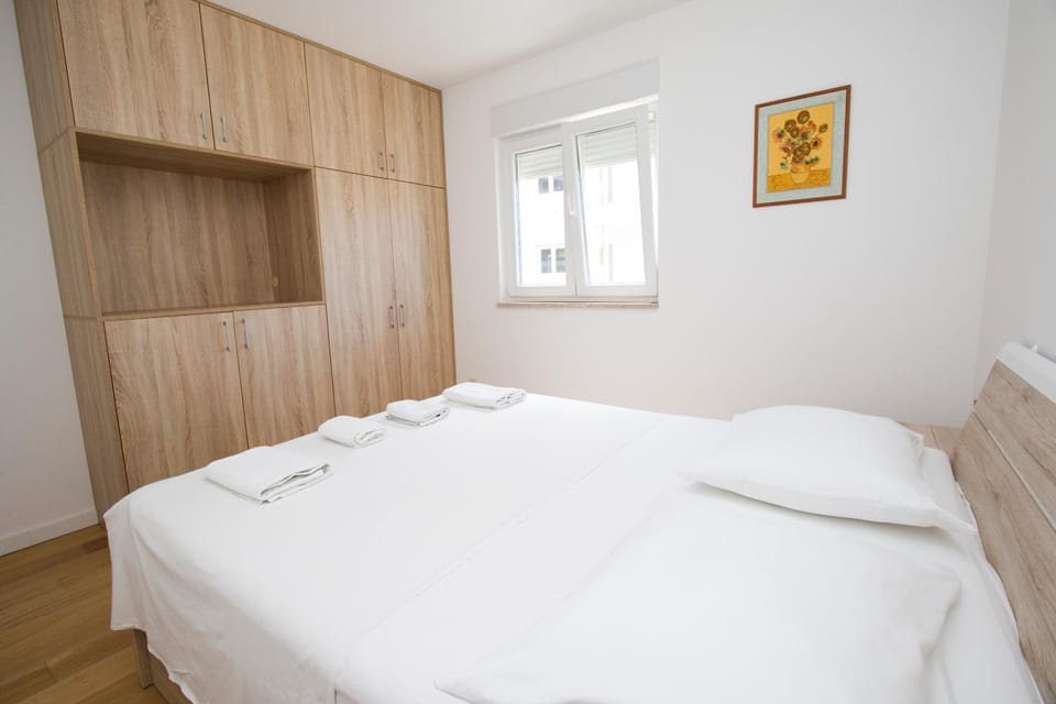 Bedroom, wardrobe