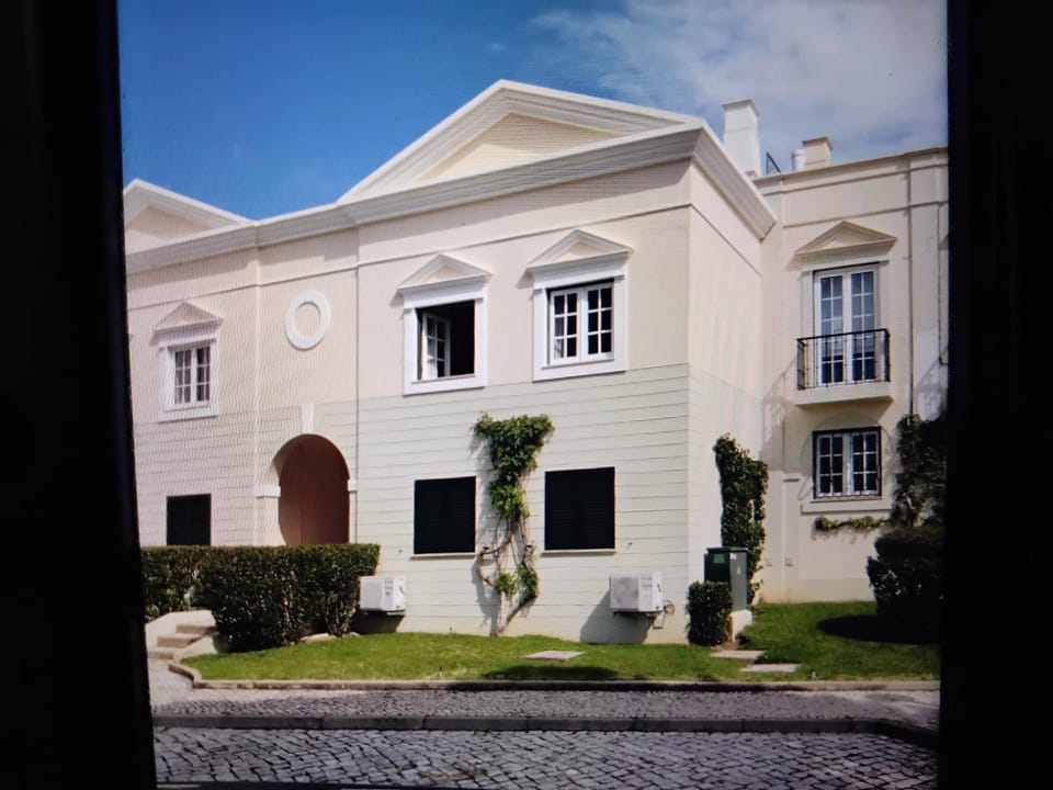 Nice flat in pretty condo Apartment in Quarteira