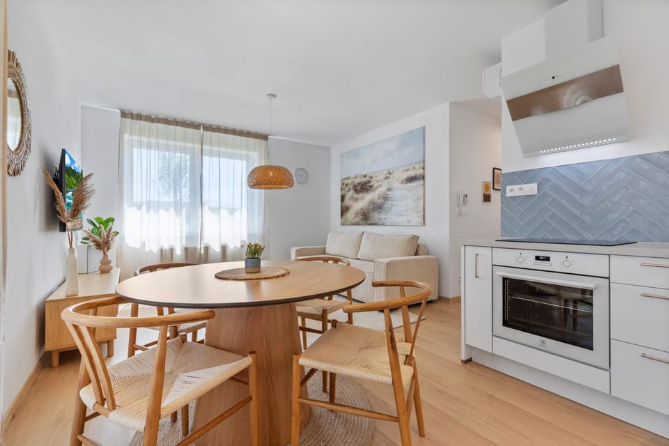 Kitchen or kitchenette, Living room, Seating area, Dining area, stove