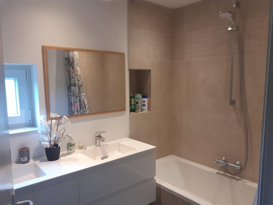 Bathroom, towels