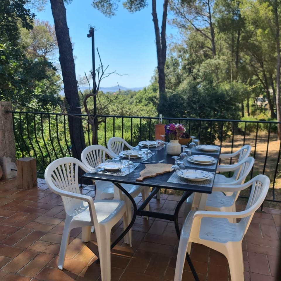 Patio, Dining area