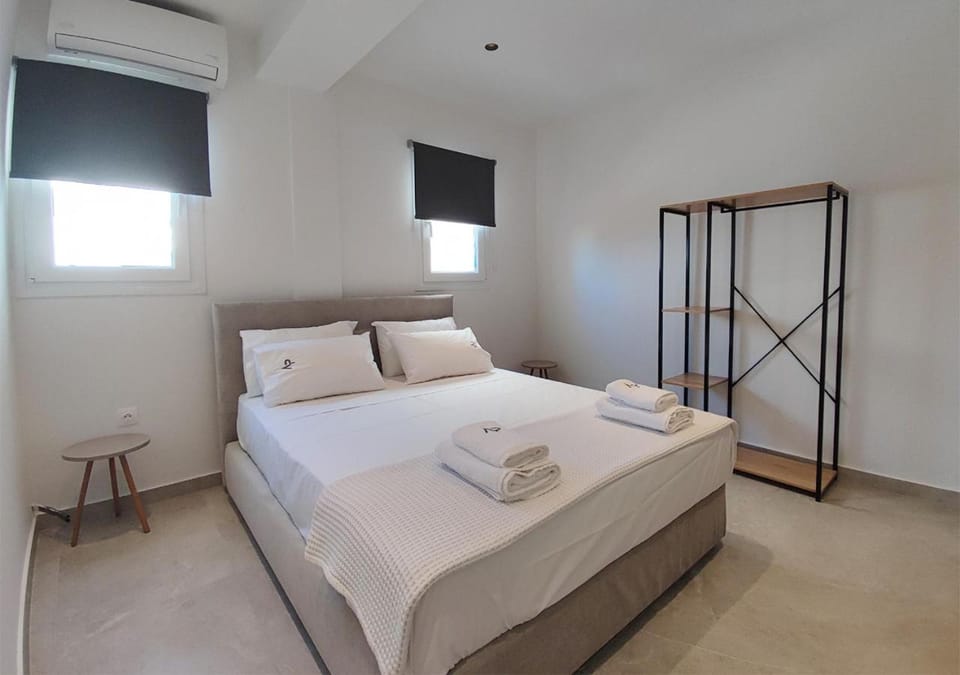 Bed, Bedroom, towels, air conditioner