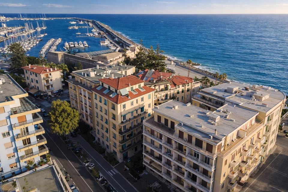 Property building, Nearby landmark, Day, Neighbourhood, Natural landscape, Bird's eye view, City view, Sea view, Street view, Location