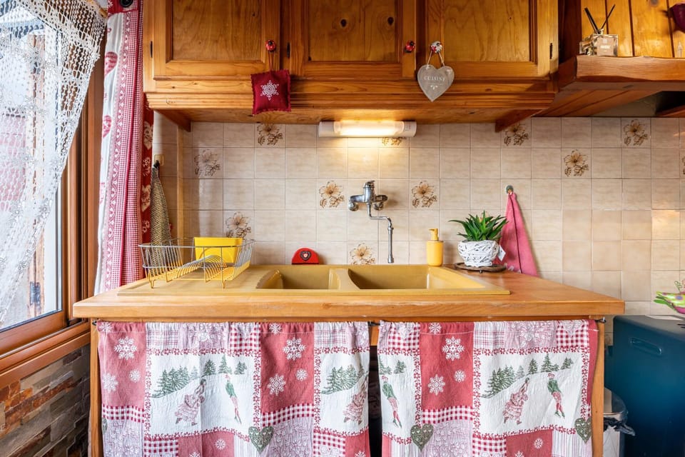 Kitchen or kitchenette, Living room