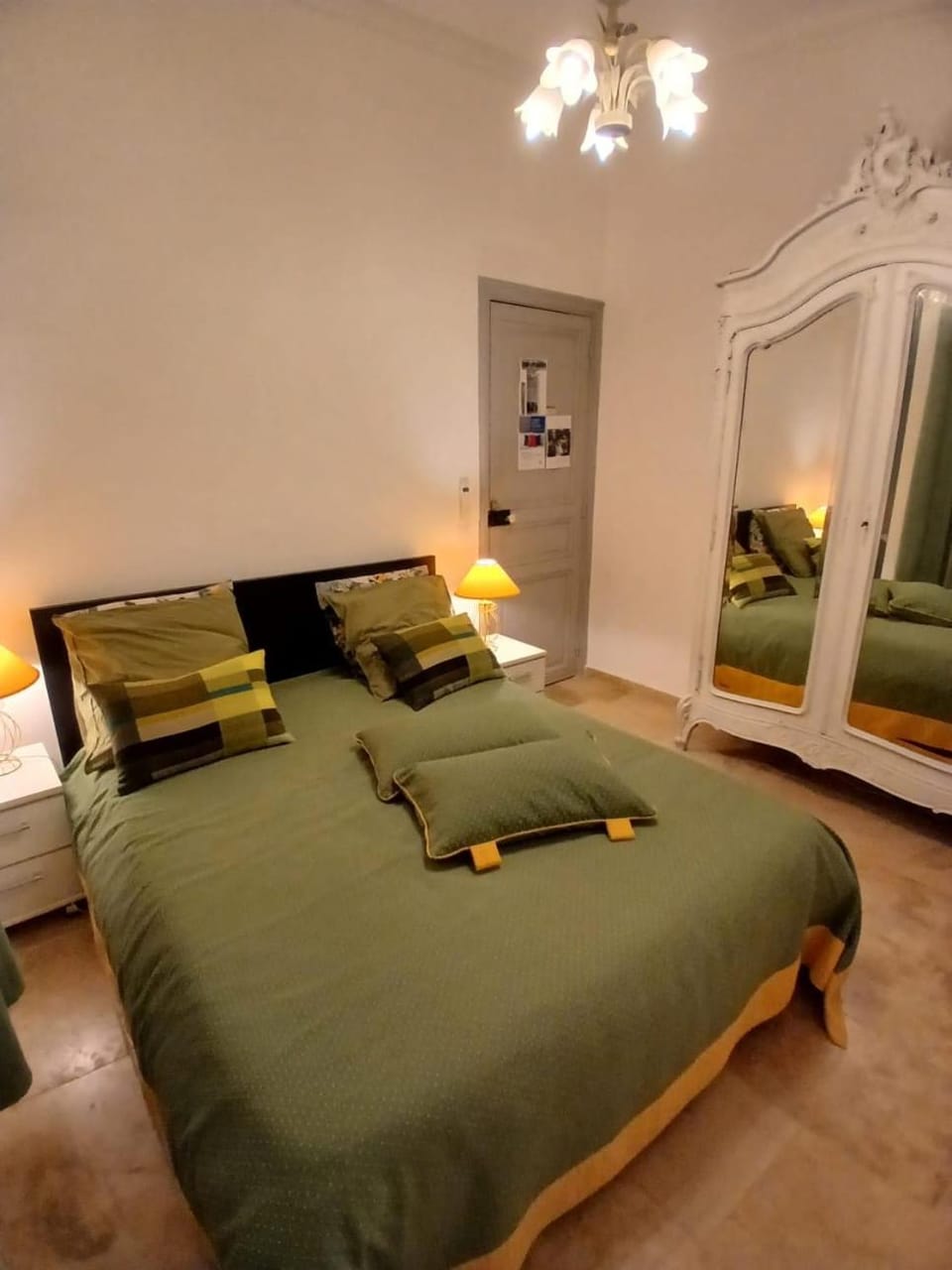 Mes nuits au château au domaine du pressoir Bed and Breakfast in French Riviera