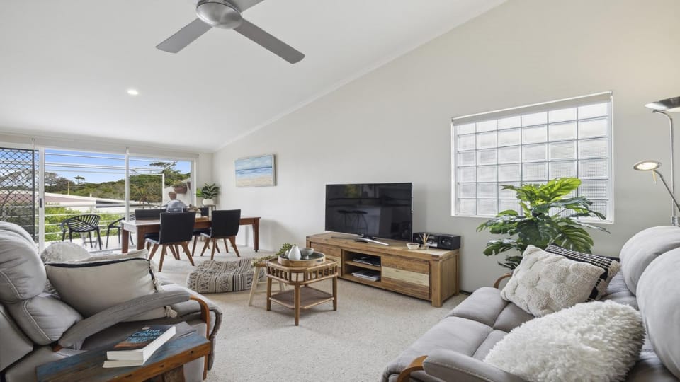 Communal lounge/ TV room, TV and multimedia, Living room, Other, Seating area, Dining area