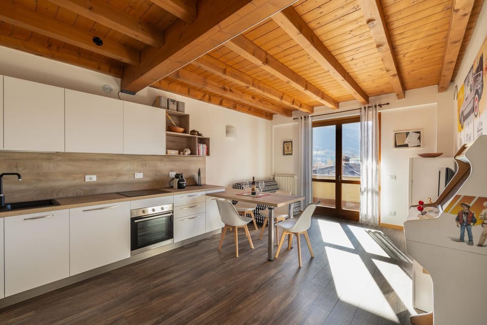 Living room, Dining area, Mountain view