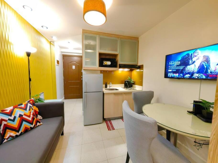 Citispace 1BR Condotel Suite at Ridgewood Towers Near BGC Airport #RW08A Apartment in Makati
