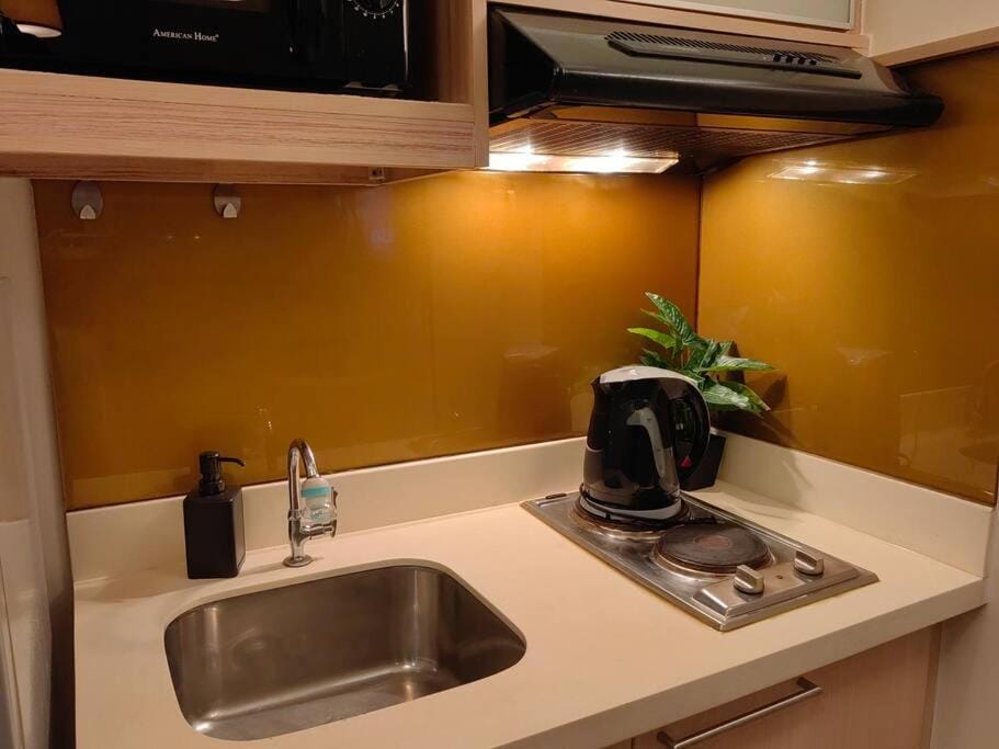 Citispace 1BR Condotel Suite at Ridgewood Towers Near BGC Airport #RW08A Apartment in Makati