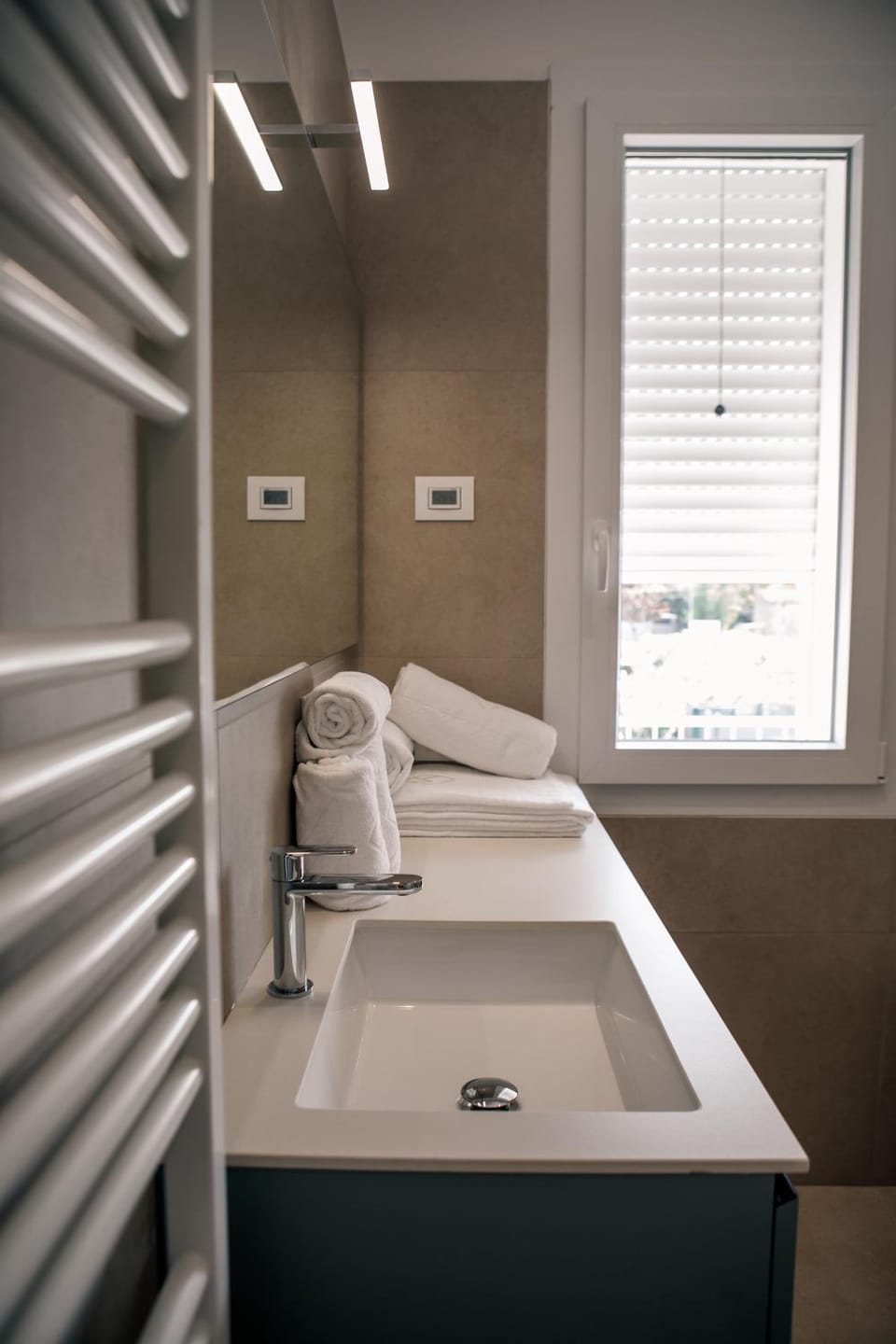Bathroom, towels