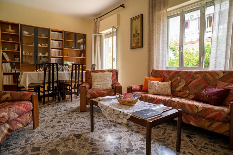 Library, Living room, Seating area