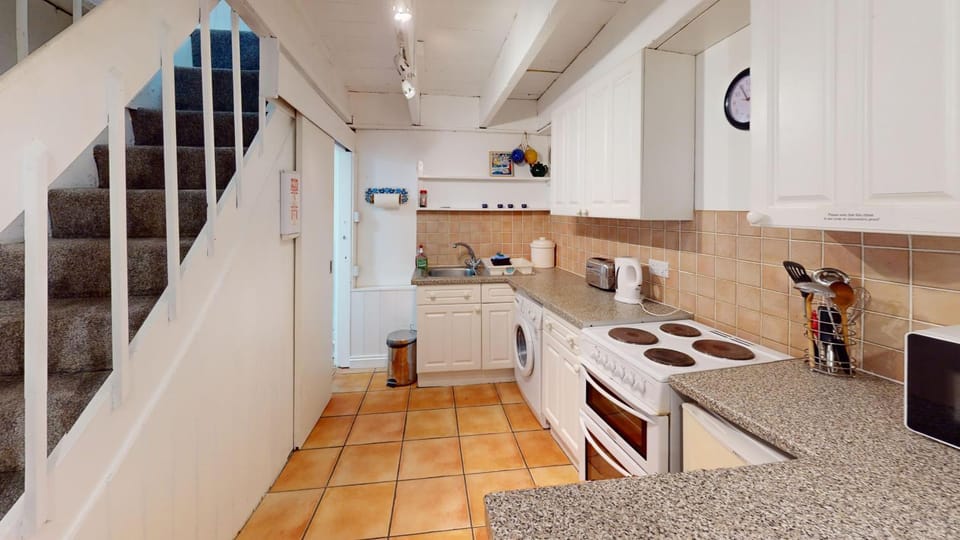 Property building, Kitchen or kitchenette, oven, pet friendly, stove, toaster