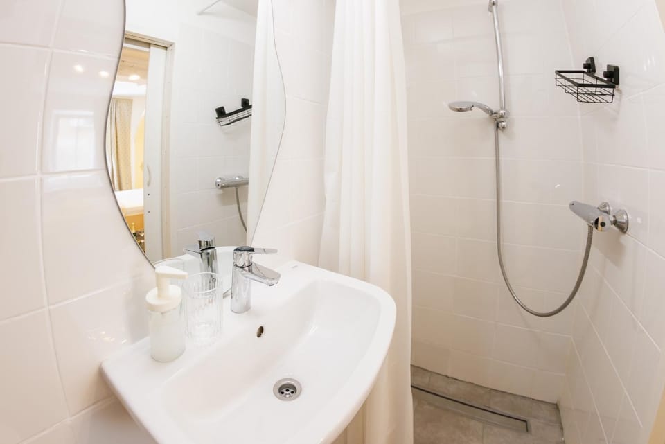 Shower, Bathroom, towels