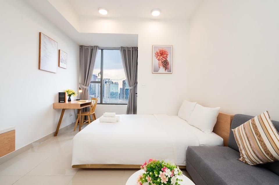 Bed, Photo of the whole room, Seating area, Bedroom