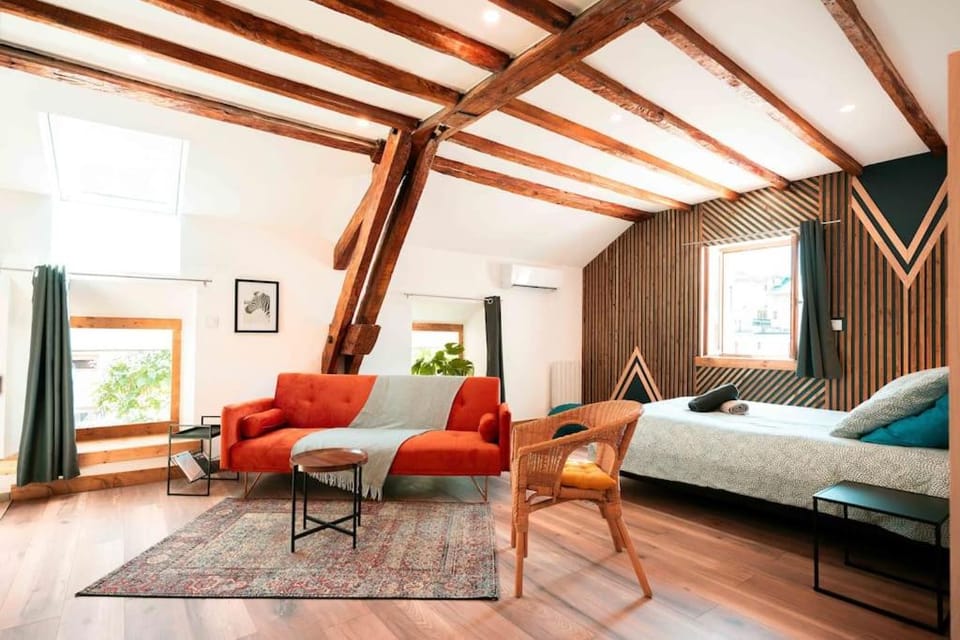 Bed, Living room, Photo of the whole room, Bedroom