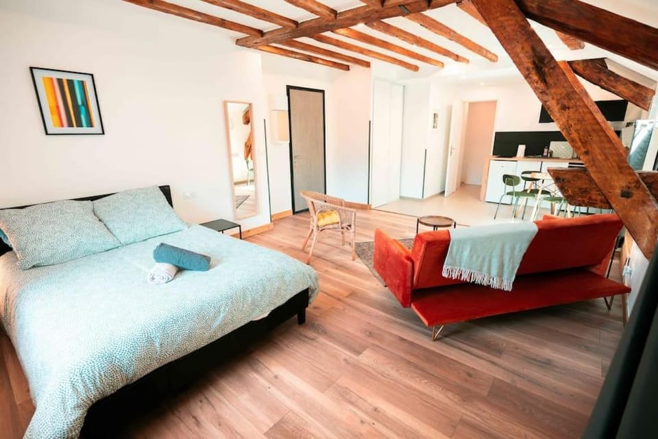 Bed, Photo of the whole room