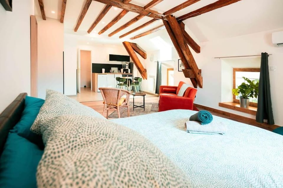 Bed, Photo of the whole room