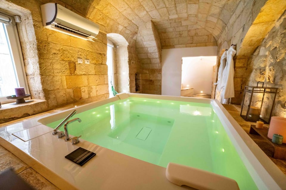 Hot Tub, Hot Tub, Pool view, Swimming pool
