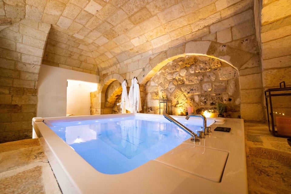 Hot Tub, Swimming pool