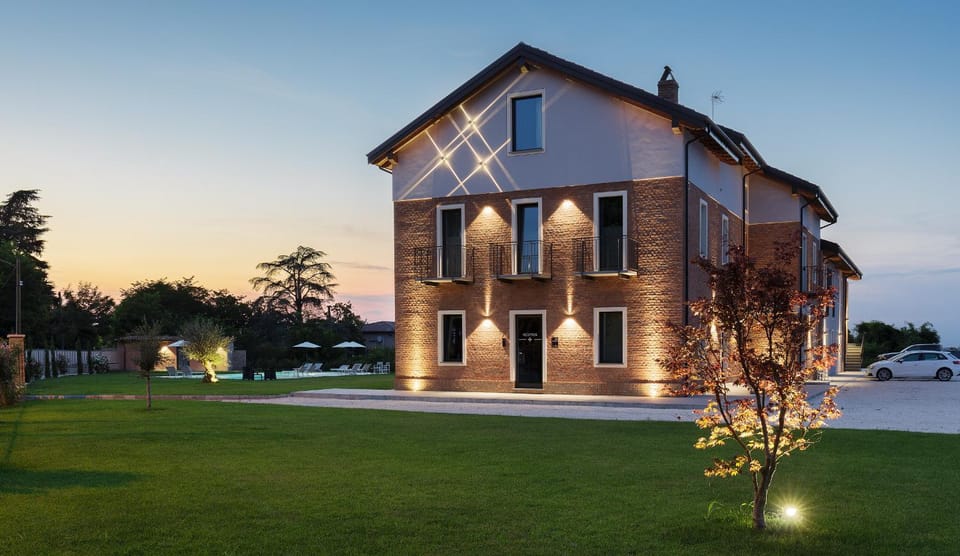 Property building, Spring, Day, Natural landscape, Garden, Garden view