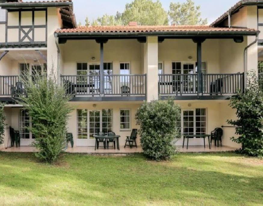 Property building, Patio, Garden, Balcony/Terrace, Garden view