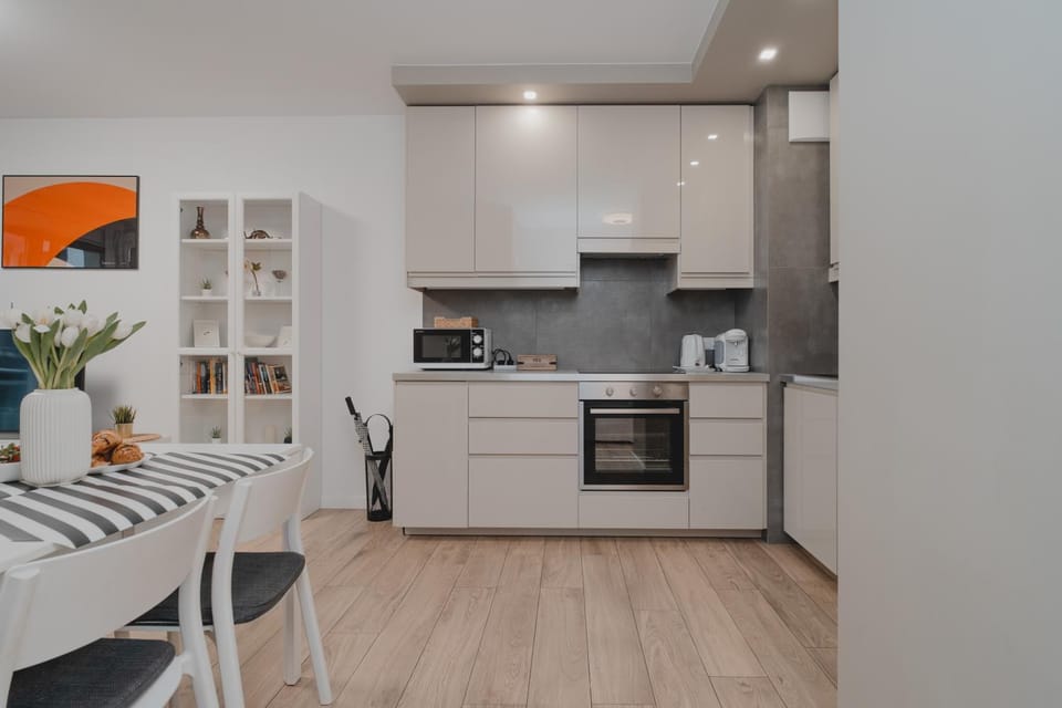 Coffee/tea facilities, Kitchen or kitchenette, Dining area, dishwasher, minibar, oven, pet friendly, stove, toaster