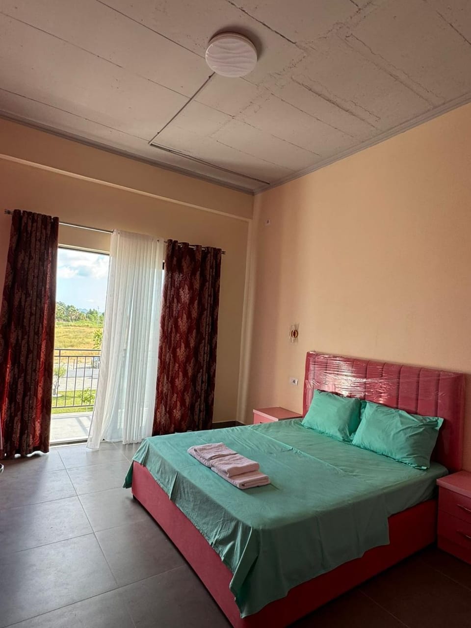 Photo of the whole room, Bedroom, towels