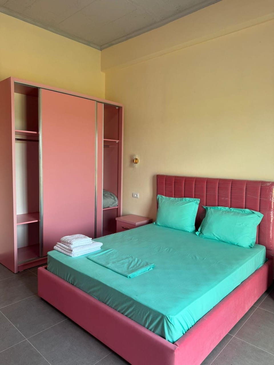 Photo of the whole room, Bedroom, towels, wardrobe