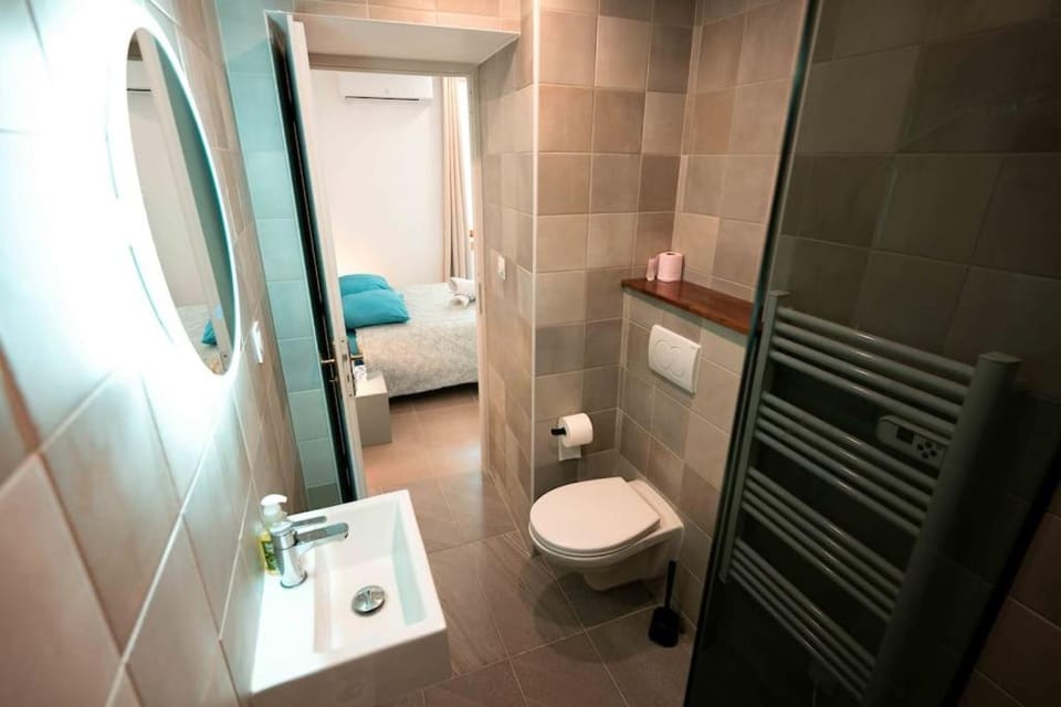 Shower, Toilet, Bathroom