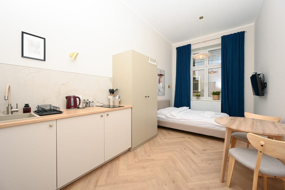 Bed, Kitchen or kitchenette