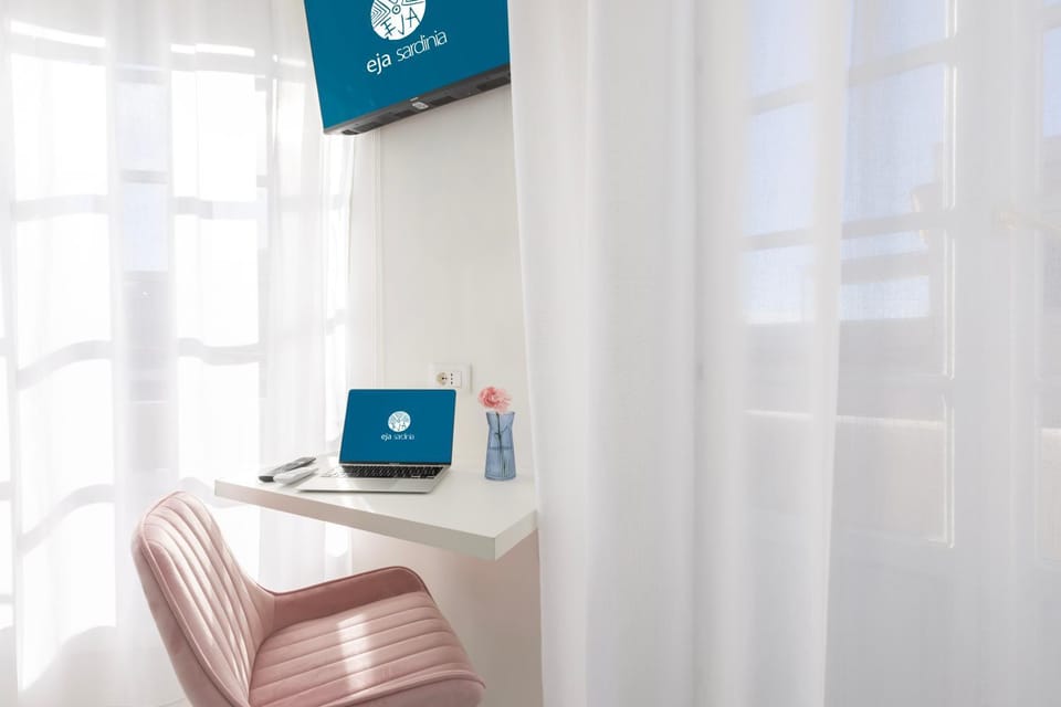 TV and multimedia, Photo of the whole room, hair dryier, towels, towels, air conditioner