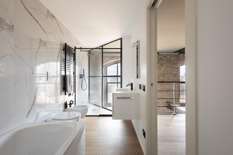 Shower, Toilet, Bathroom, Bath, towels