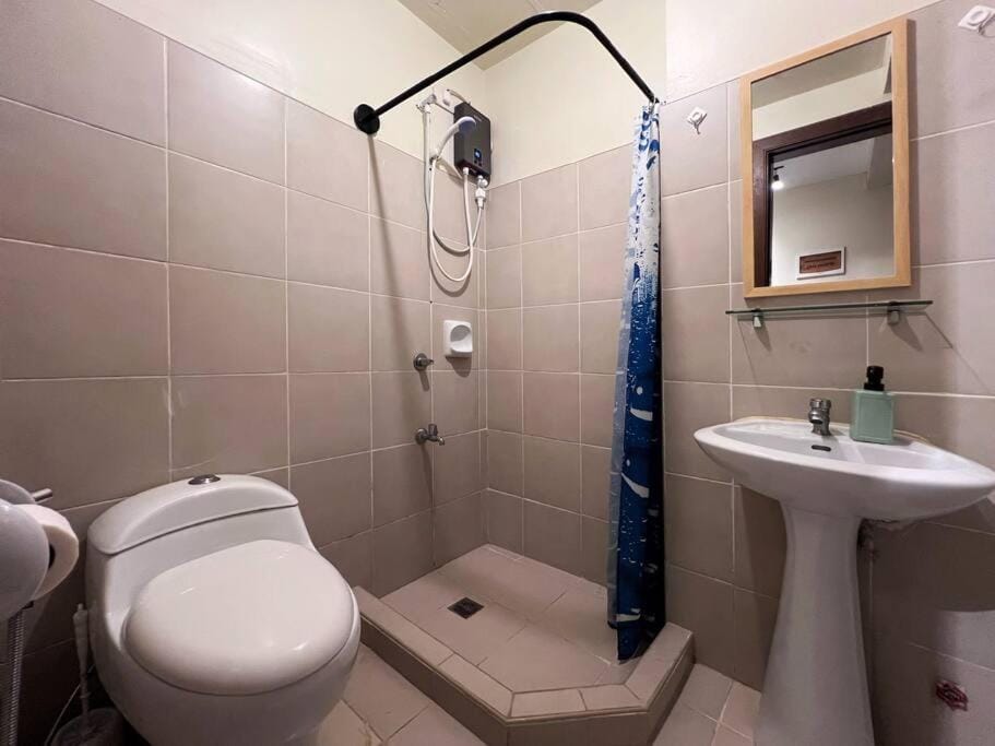 Citispace 1BR Condotel Suite at Ridgewood Towers Near BGC Airport #RW11A Apartment in Makati